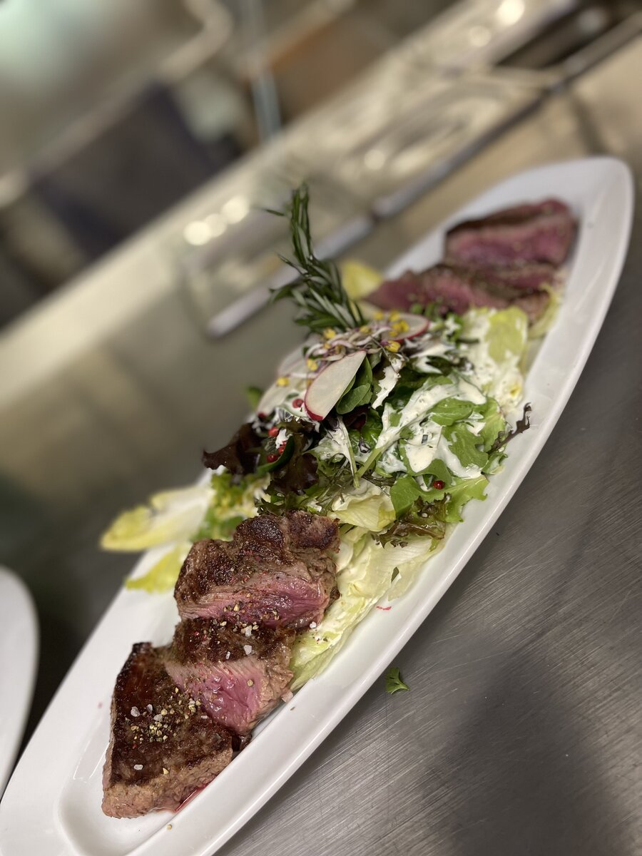 Rinderfilet auf Salat